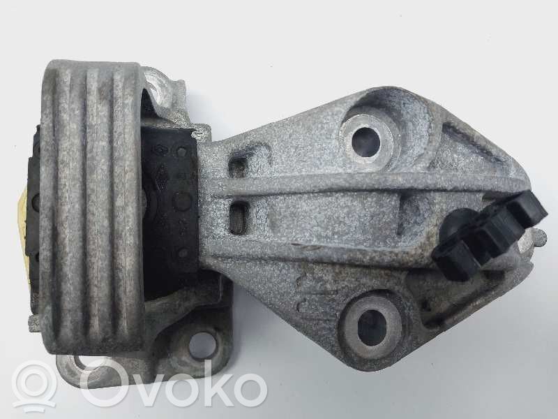 Renault Fluence Engine mount bracket 