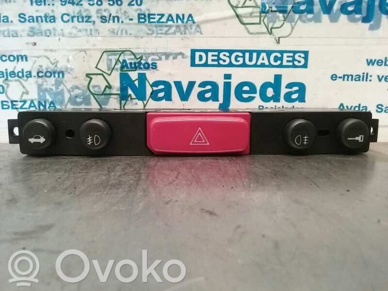 Alfa Romeo 147 Avārijas lukturu slēdzis 
