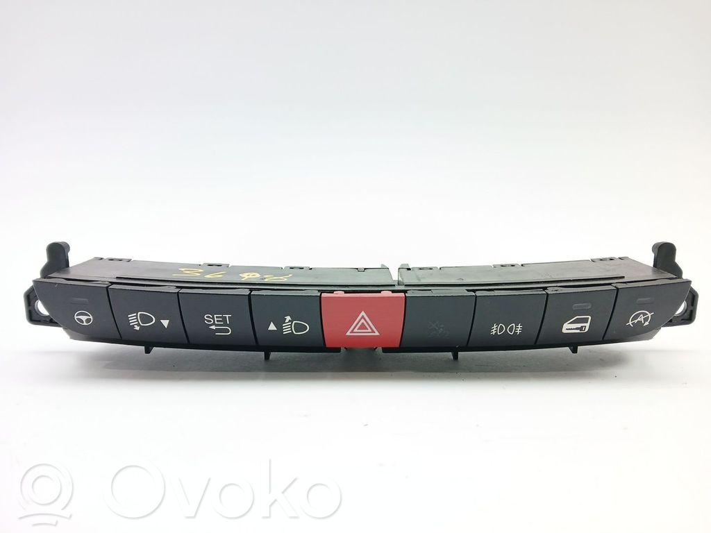 Fiat 500L Hazard light switch 