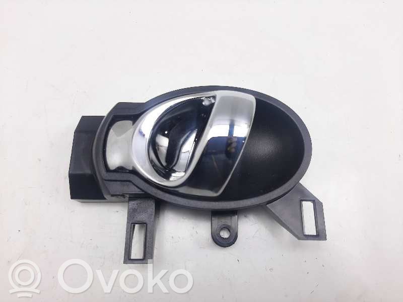 Nissan Juke I F15 Klamka wewnętrzna drzwi przednich 