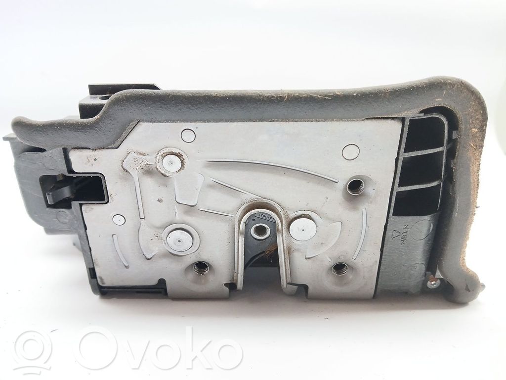 BMW X1 F48 F49 Takaoven lukko 