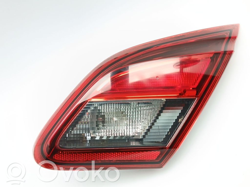 Opel Corsa E Aizmugurējais lukturis virsbūvē 
