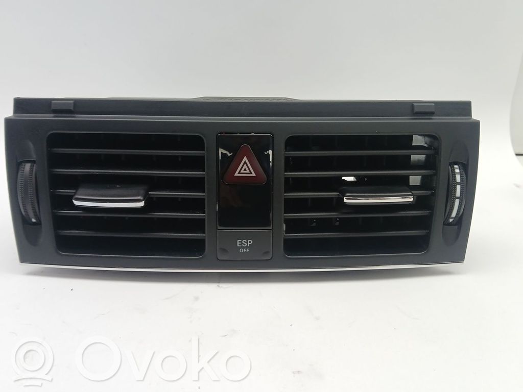 Mercedes-Benz C W204 Dysze / Kratki środkowego nawiewu deski rozdzielczej 