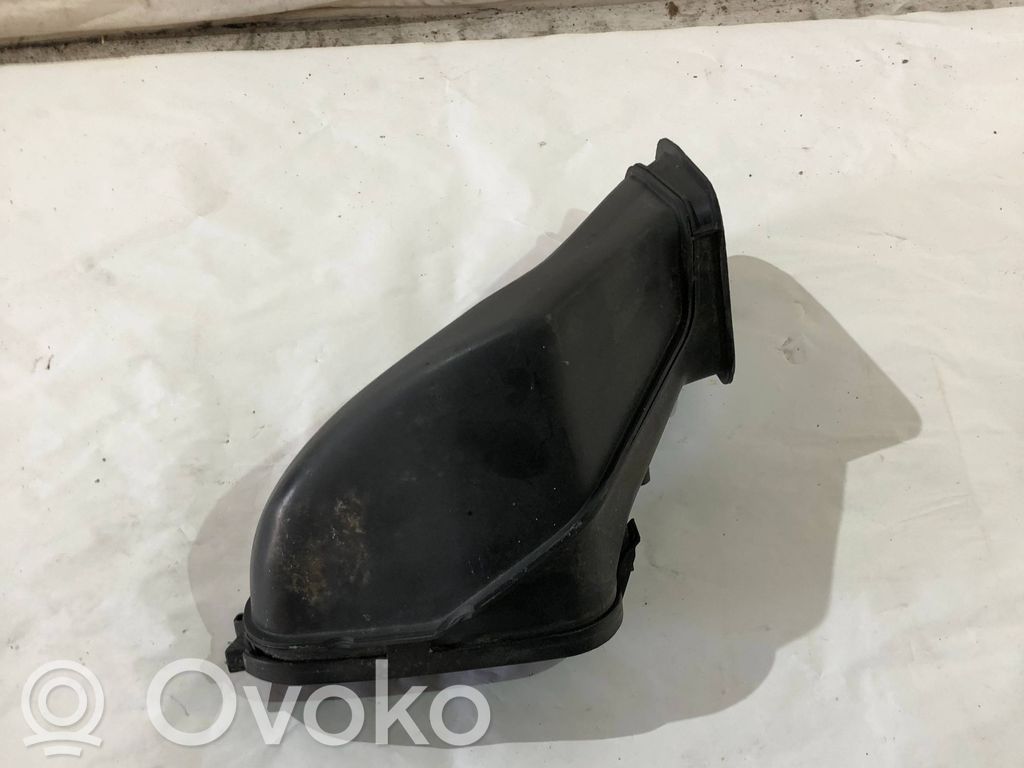 BMW 7 E65 E66 Ilmanoton kanavan osa 