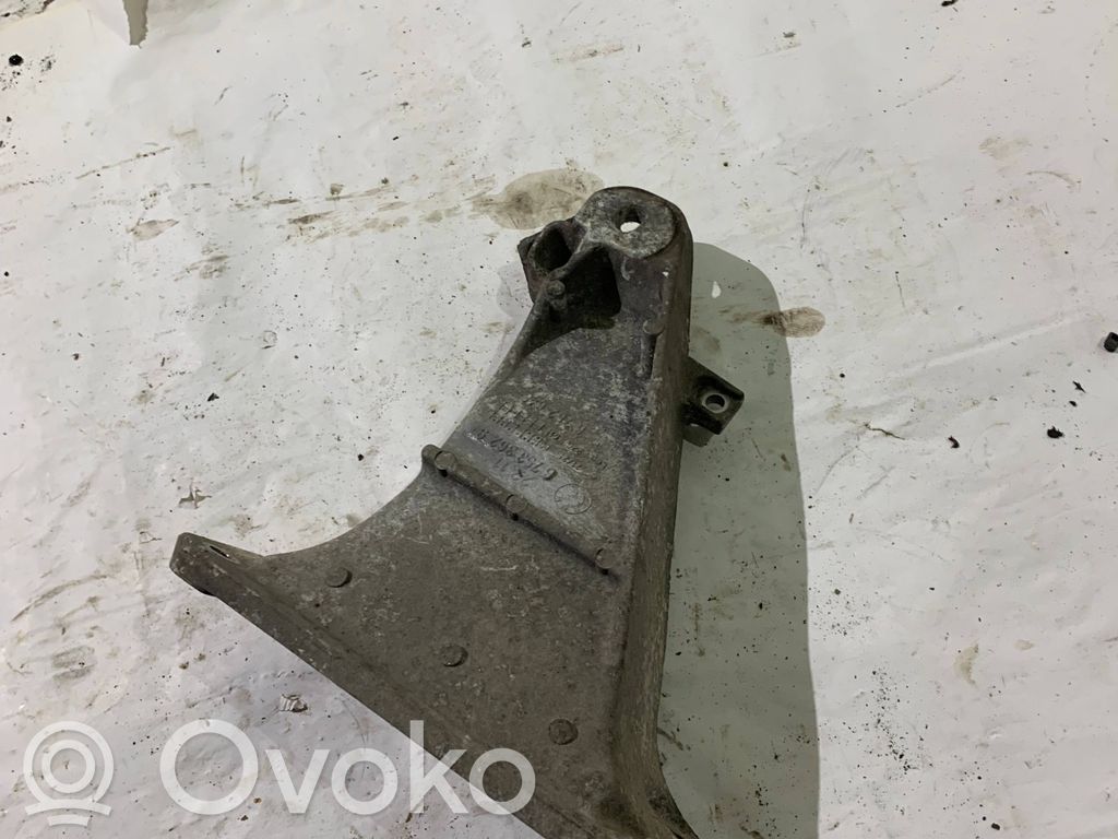BMW 5 E39 Engine mounting bracket 