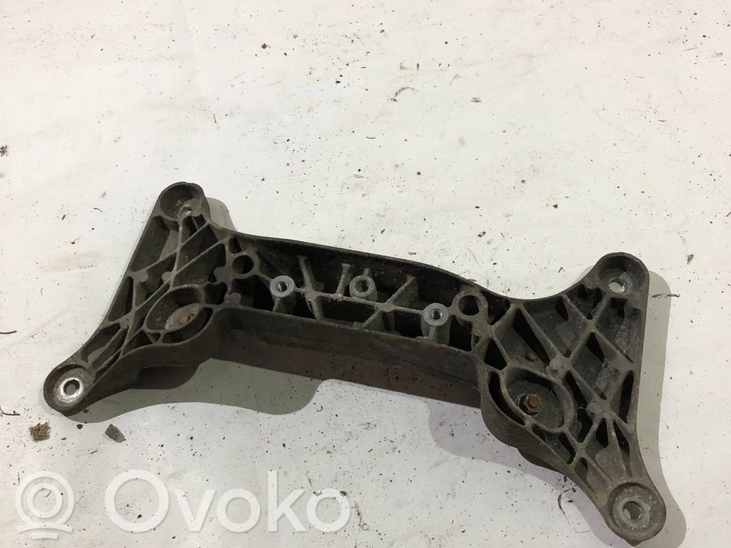 BMW 7 E38 Engine mounting bracket 