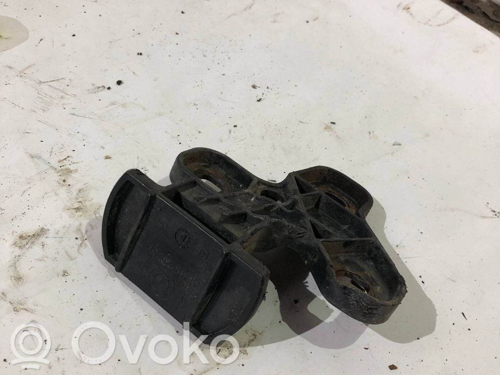 BMW 7 E38 Front bumper mounting bracket 