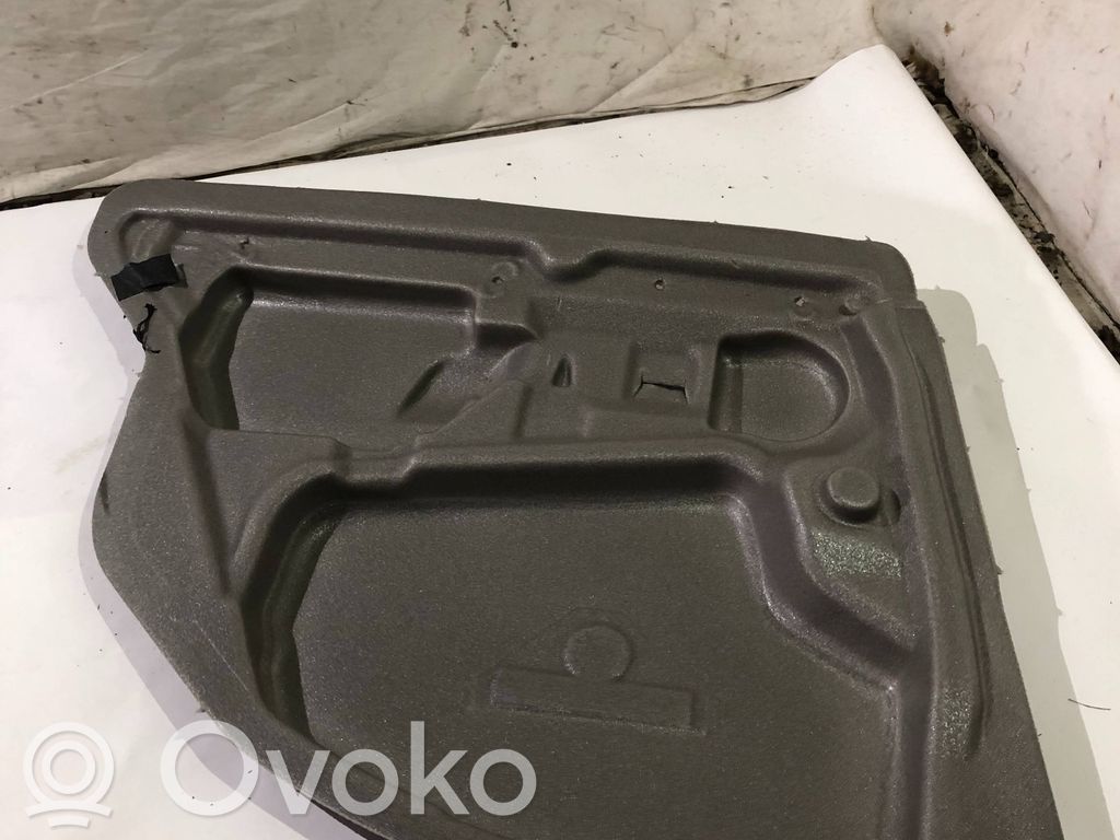 BMW 5 E60 E61 Kita dugno detalė 