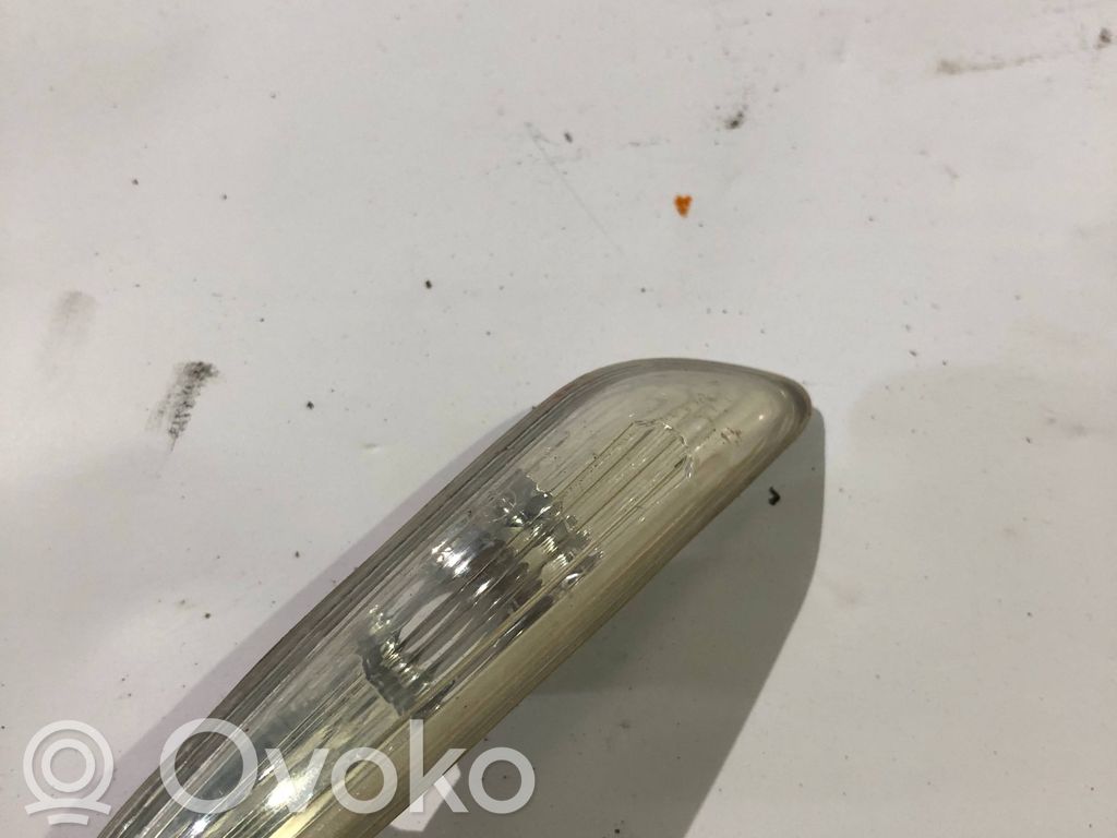 BMW 5 E60 E61 Indicatore di direzione del parafango anteriore 