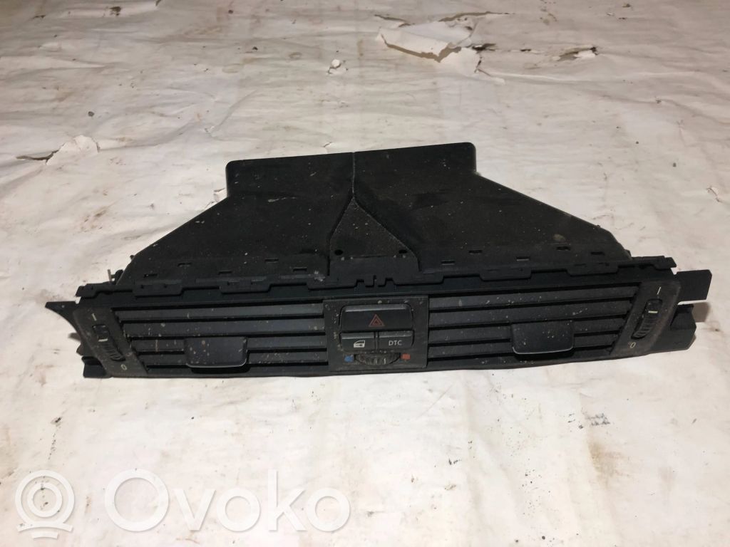 BMW 3 E90 E91 Centrinės oro grotelės 