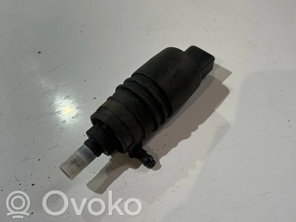 BMW 5 E39 Windscreen/windshield washer pump 