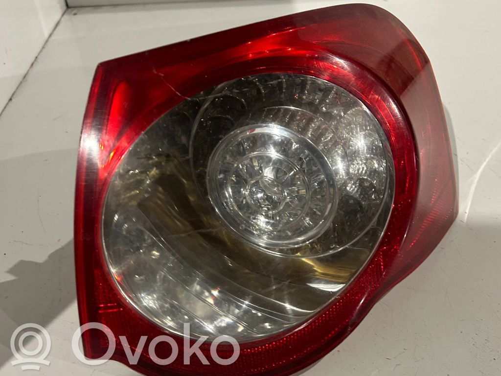 Volkswagen PASSAT B6 Lampa tylna 