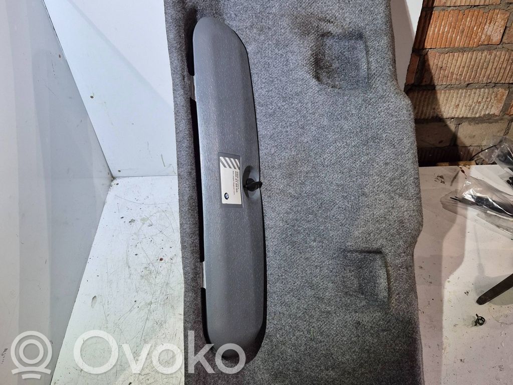 BMW 3 E46 Apdaila galinio dangčio 