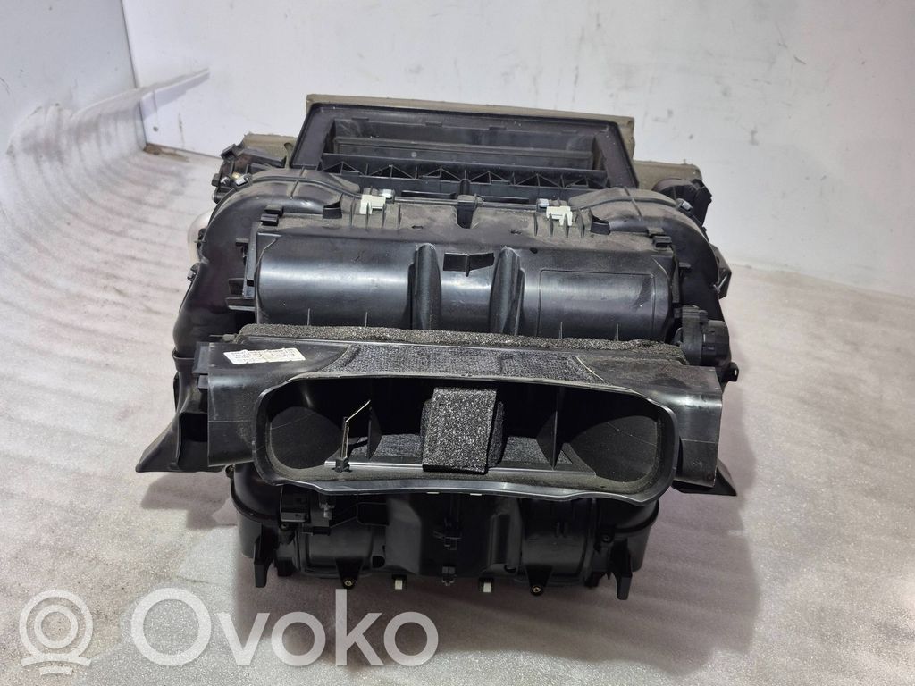 BMW 5 E60 E61 Sisälämmityksen ilmastoinnin korin kokoonpano 