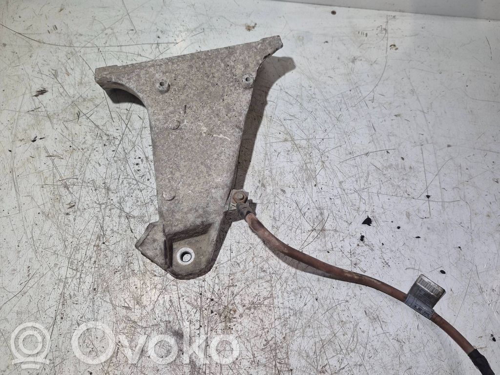BMW 5 E39 Engine mounting bracket 