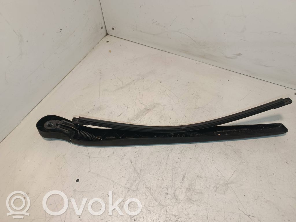 BMW 5 F10 F11 Aizmugurējā loga tīrītāja kājiņa 
