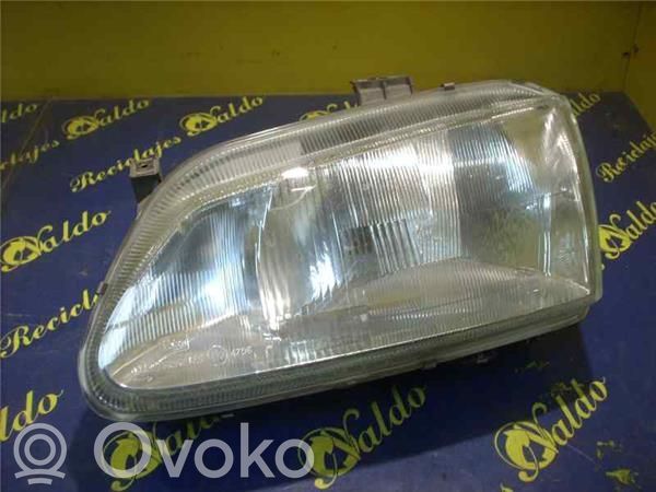 Renault Megane II Lampa przednia 