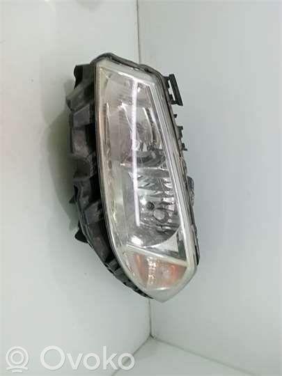 Renault Megane II Lampa przednia 
