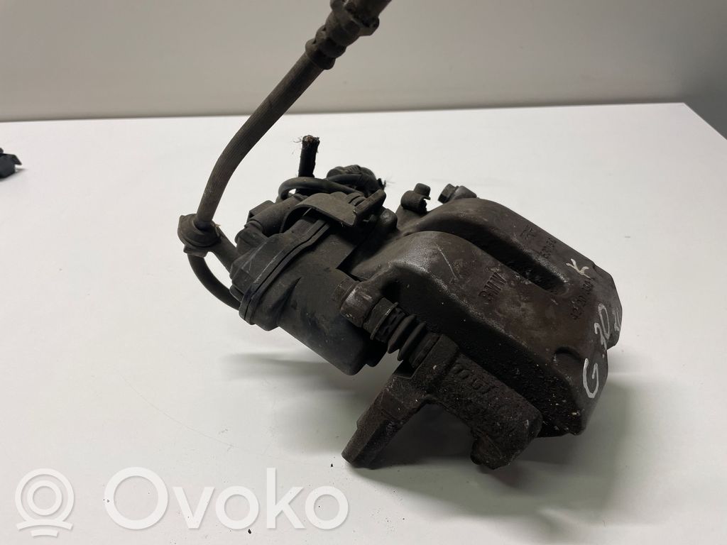 BMW 5 G30 G31 G38 Tylny zacisk hamulcowy 