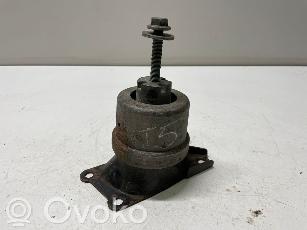 Volkswagen Multivan T5 Engine mount bracket 
