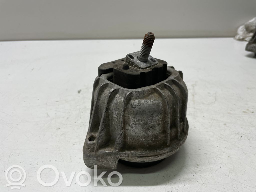 Engine mount bracket   6773743