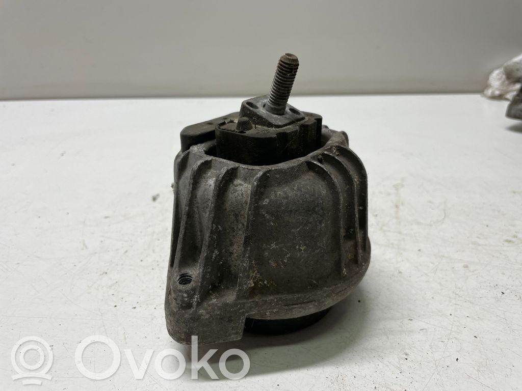 Engine mount bracket   6773743