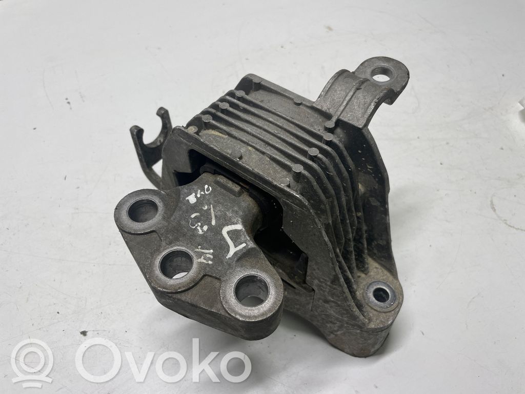 Opel Astra J Engine mount bracket 