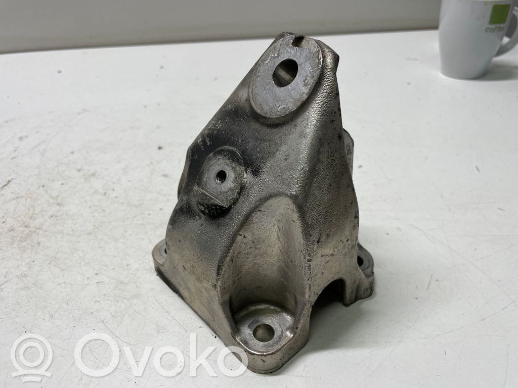 Volkswagen Phaeton Engine mounting bracket 