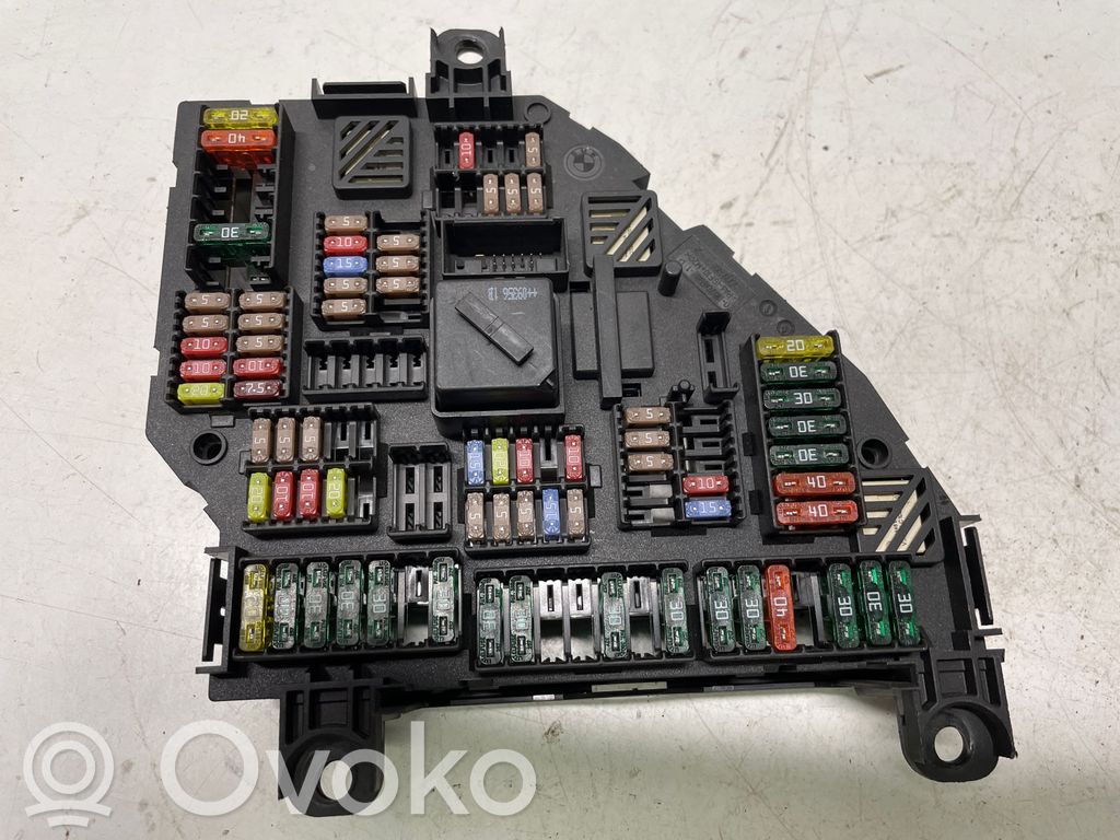 BMW 7 F01 F02 F03 F04 Saugiklių blokas 