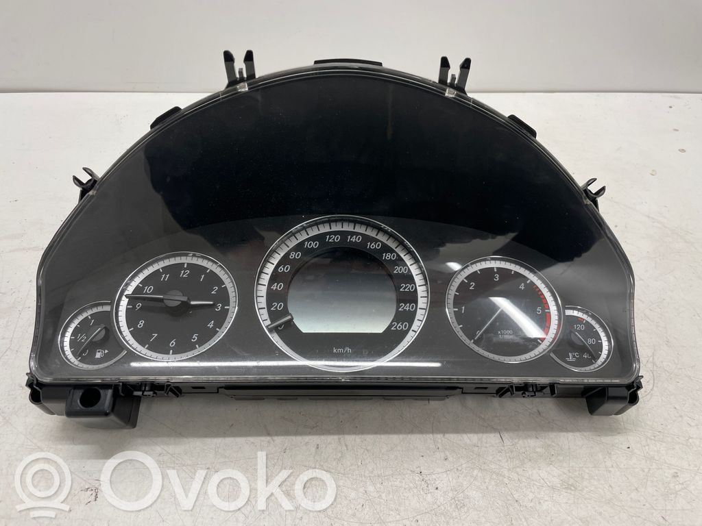 Mercedes-Benz E W212 Licznik / Prędkościomierz 