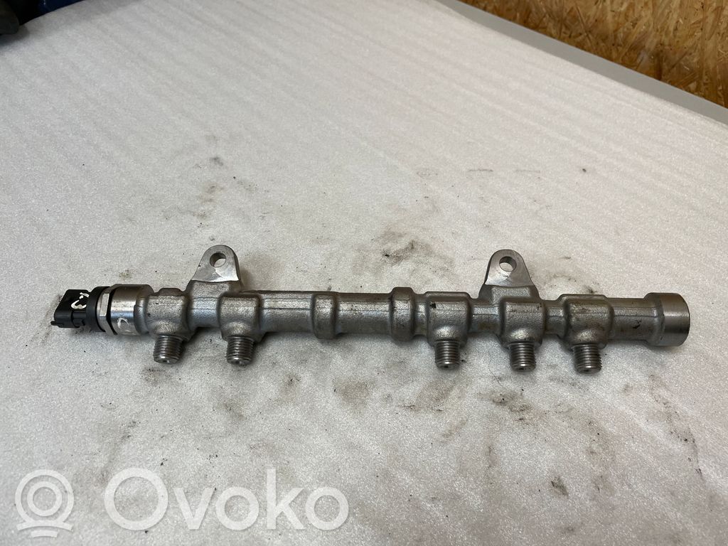 Opel Corsa E Listwa wtryskowa 