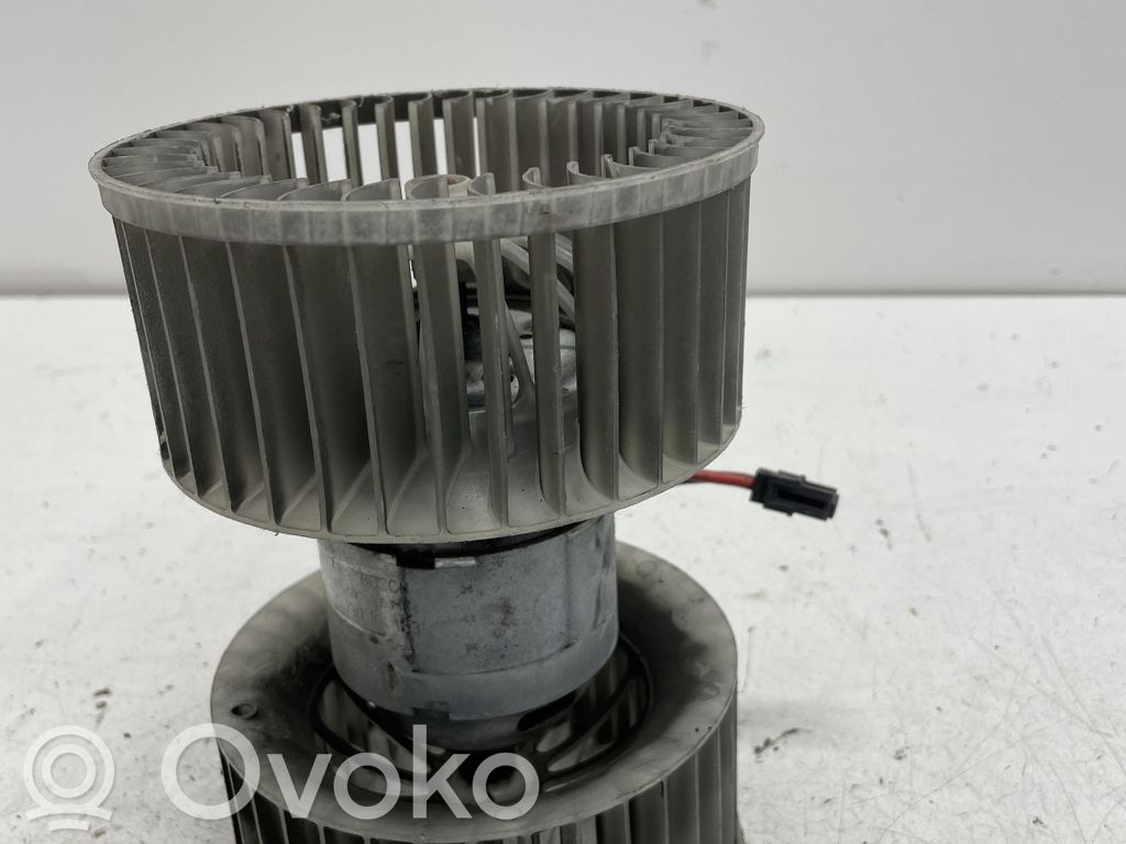BMW 3 E90 E91 Pečiuko ventiliatorius/ putikas 