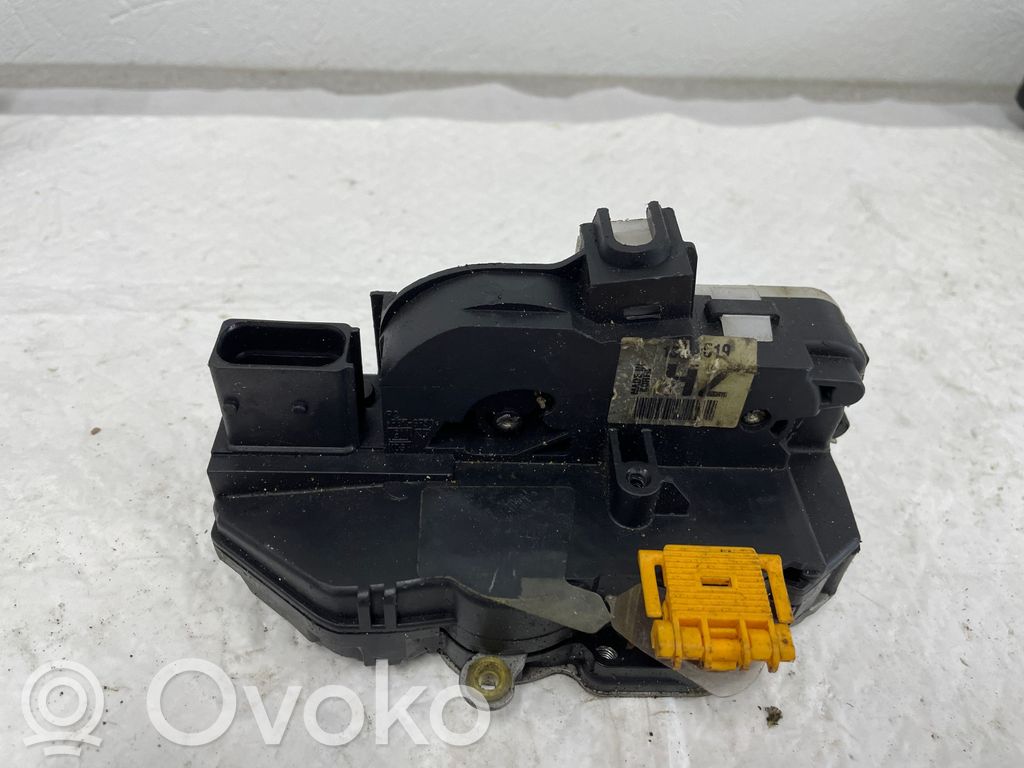 Opel Astra J Etuoven lukko 