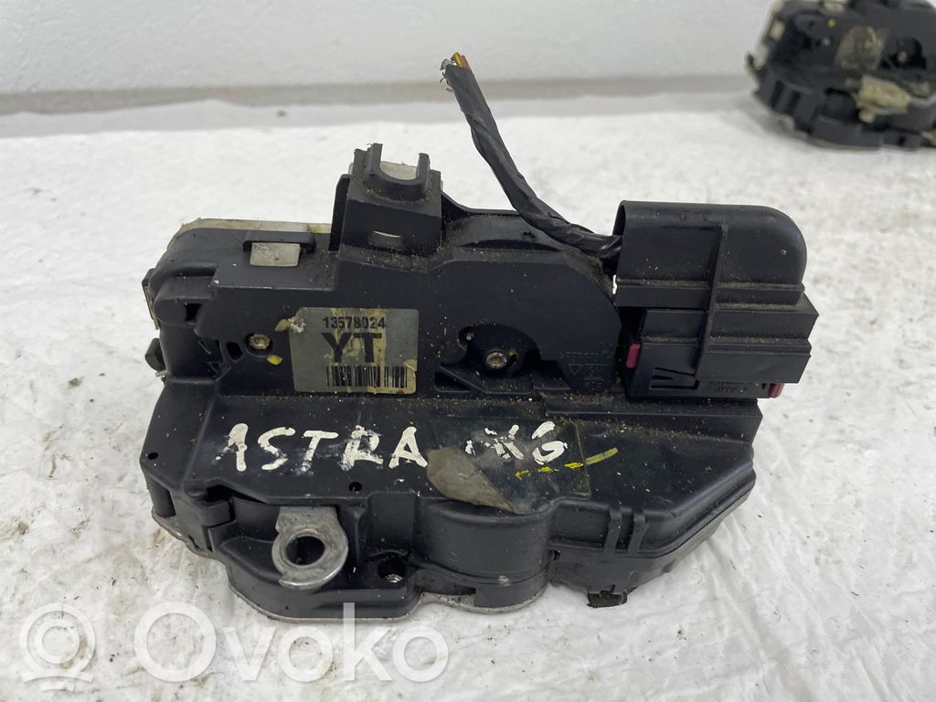 Opel Astra J Galinių durų spyna 
