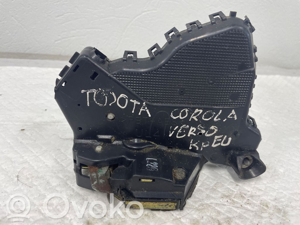 Toyota Corolla Verso E121 Priekšpusē slēdzene 
