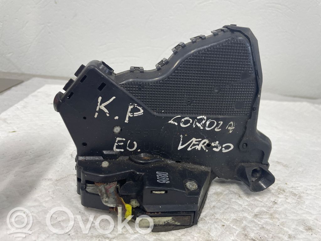 Toyota Corolla Verso E121 Front door lock 
