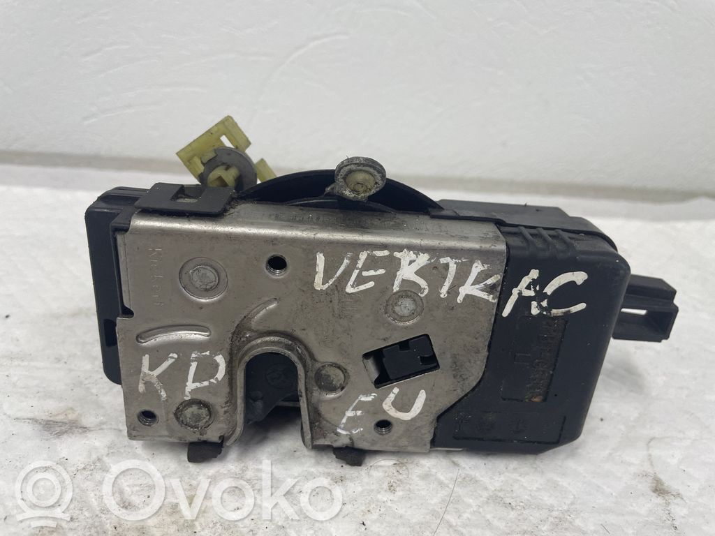 Opel Vectra C Priekšpusē slēdzene 