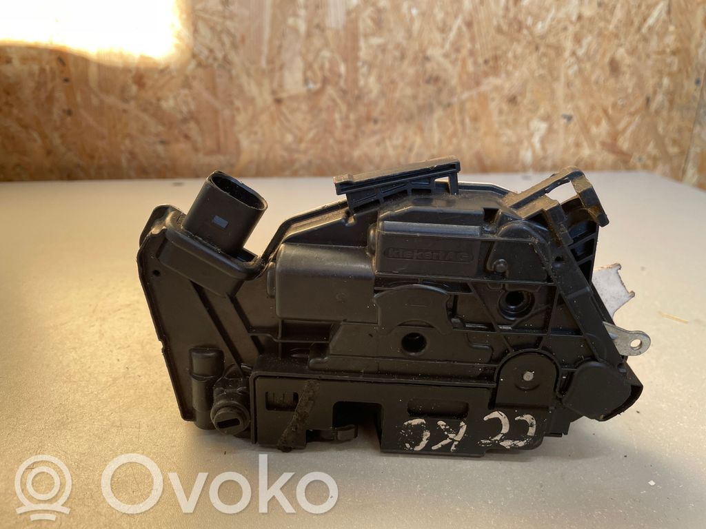 Volkswagen PASSAT CC Zamek drzwi tylnych 