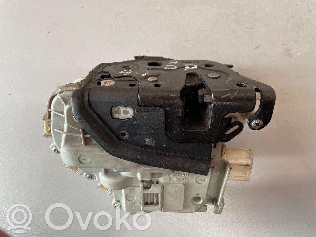 Audi A1 Priekšpusē slēdzene 
