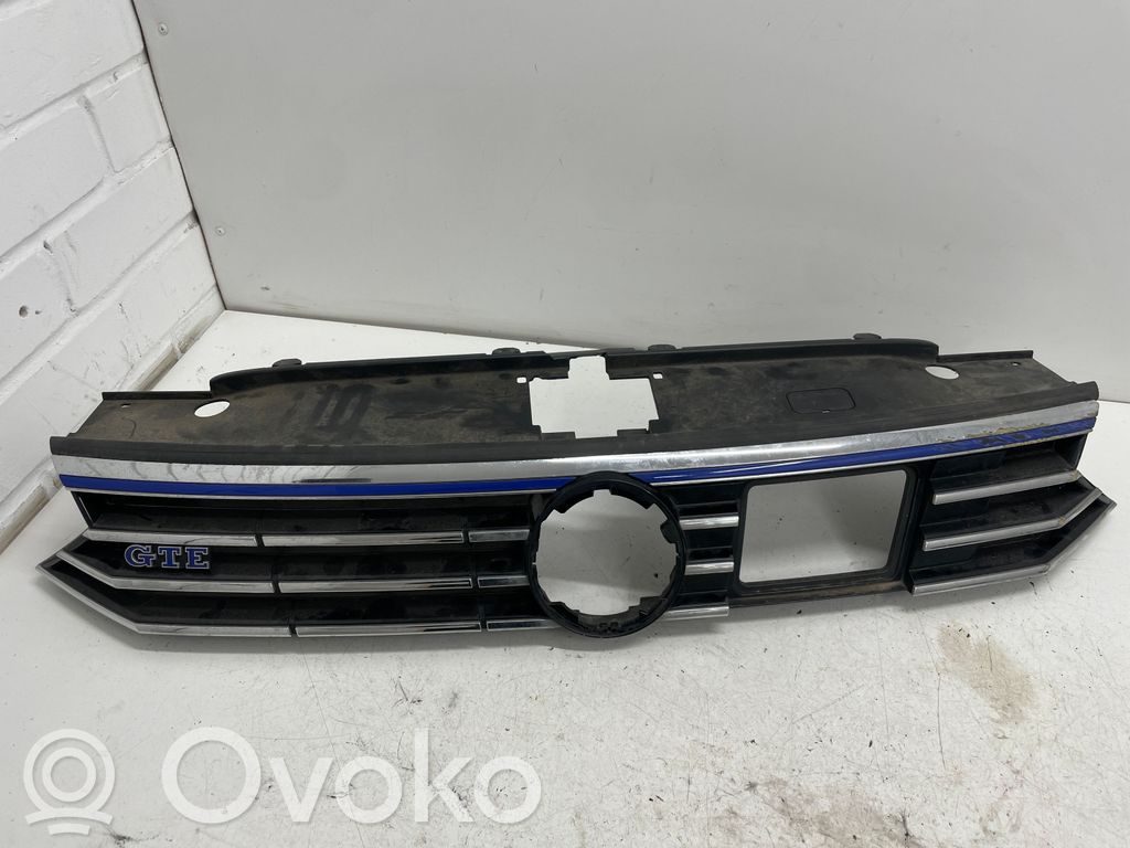 Volkswagen PASSAT B8 Maskownica / Grill / Atrapa górna chłodnicy 