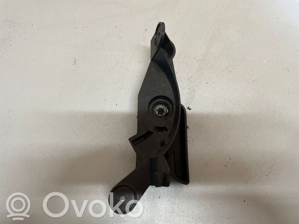BMW X5 E70 Engine bonnet (hood) release handle 
