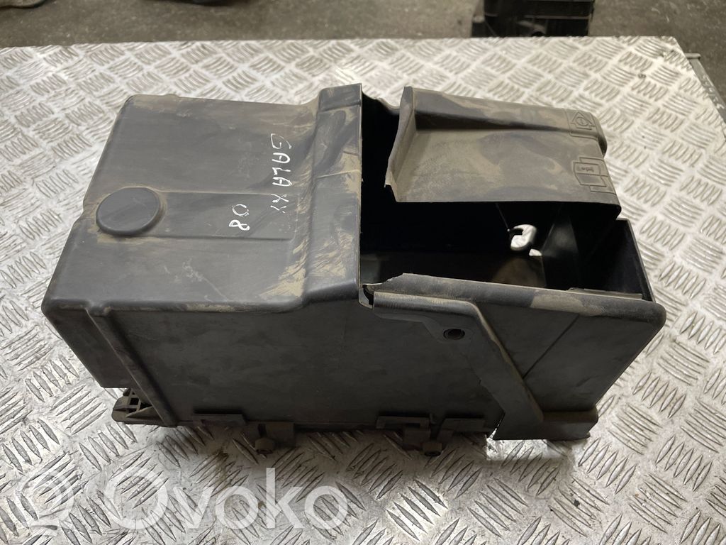 Ford Galaxy Akkulaatikon alusta 