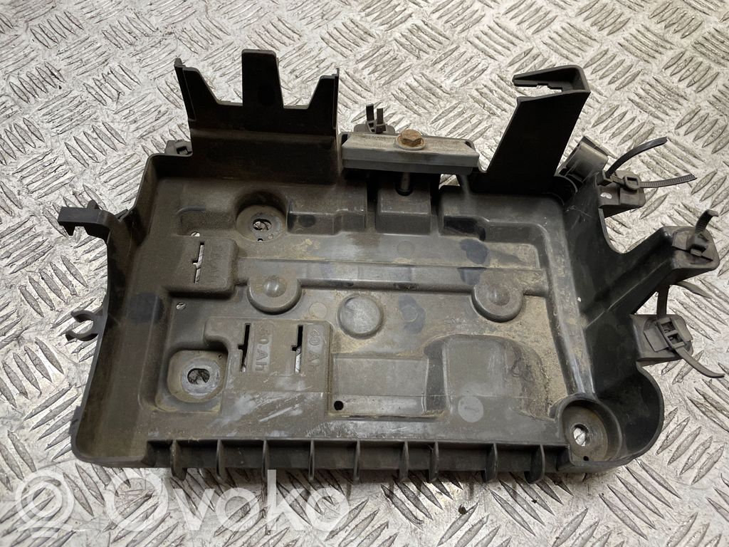 Opel Corsa D Półka akumulatora 