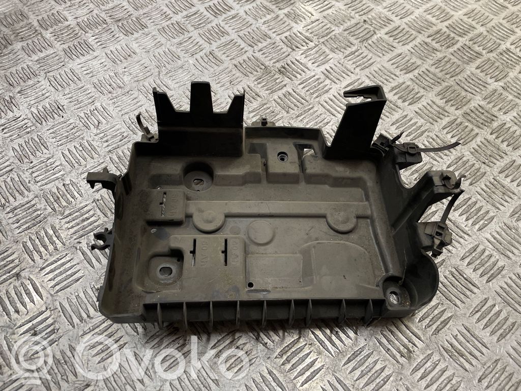 Opel Corsa D Półka akumulatora 