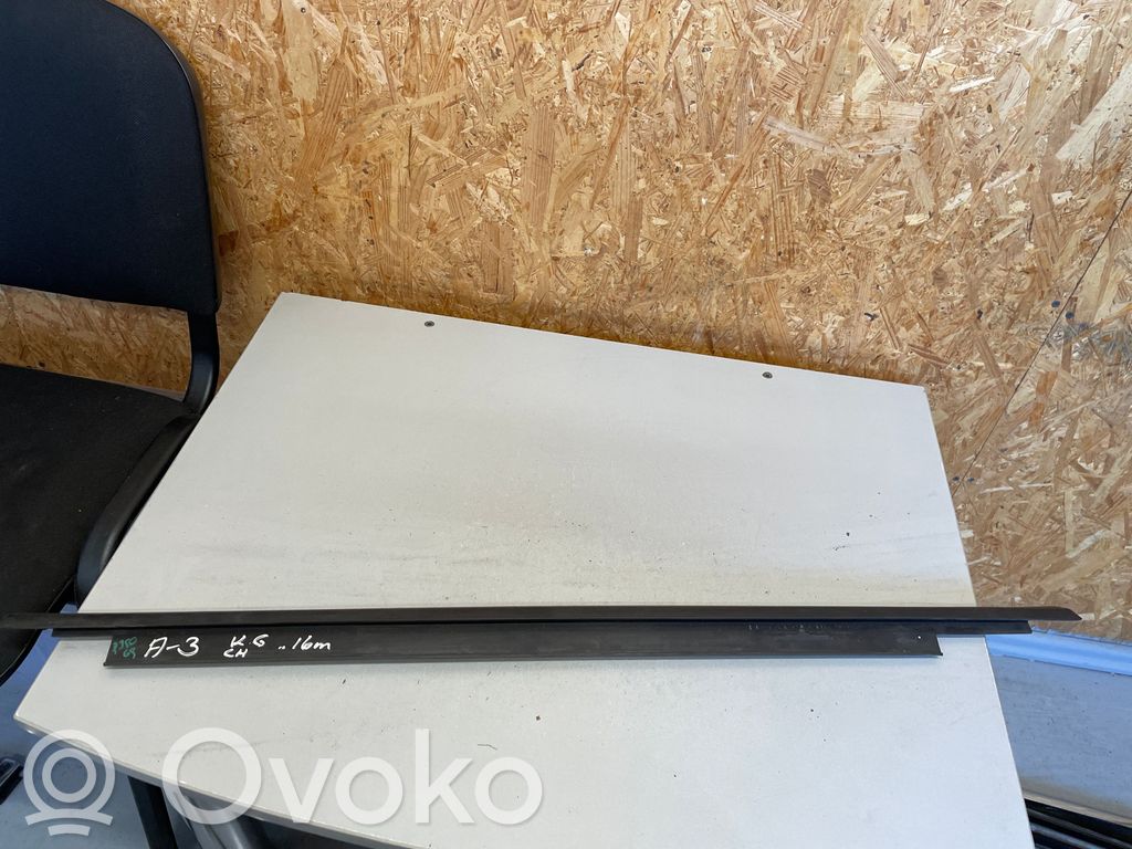 Audi A3 S3 8V Listwa drzwi tylnych 