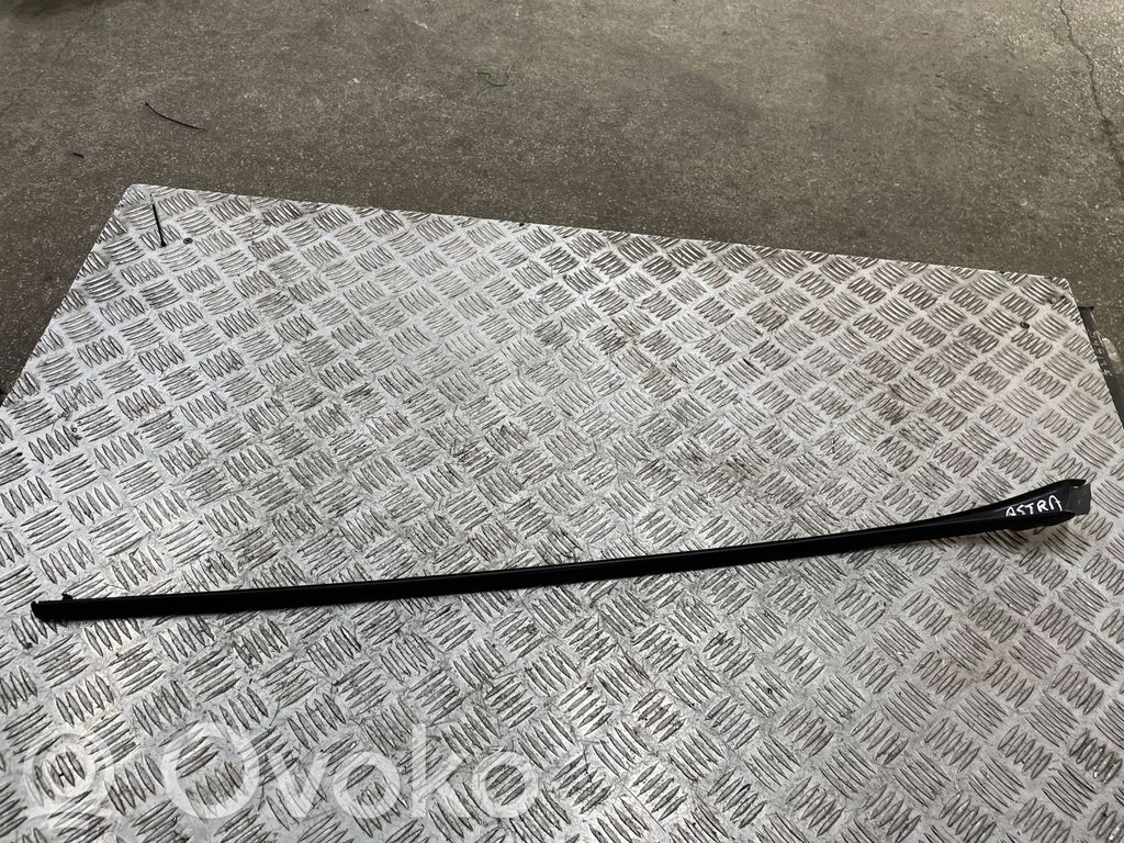 Opel Astra K Windshield trim 