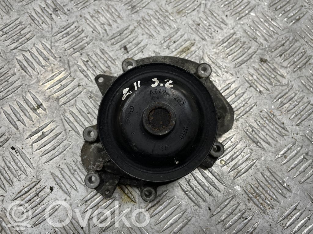 Mercedes-Benz E W211 Pompe de circulation d'eau 