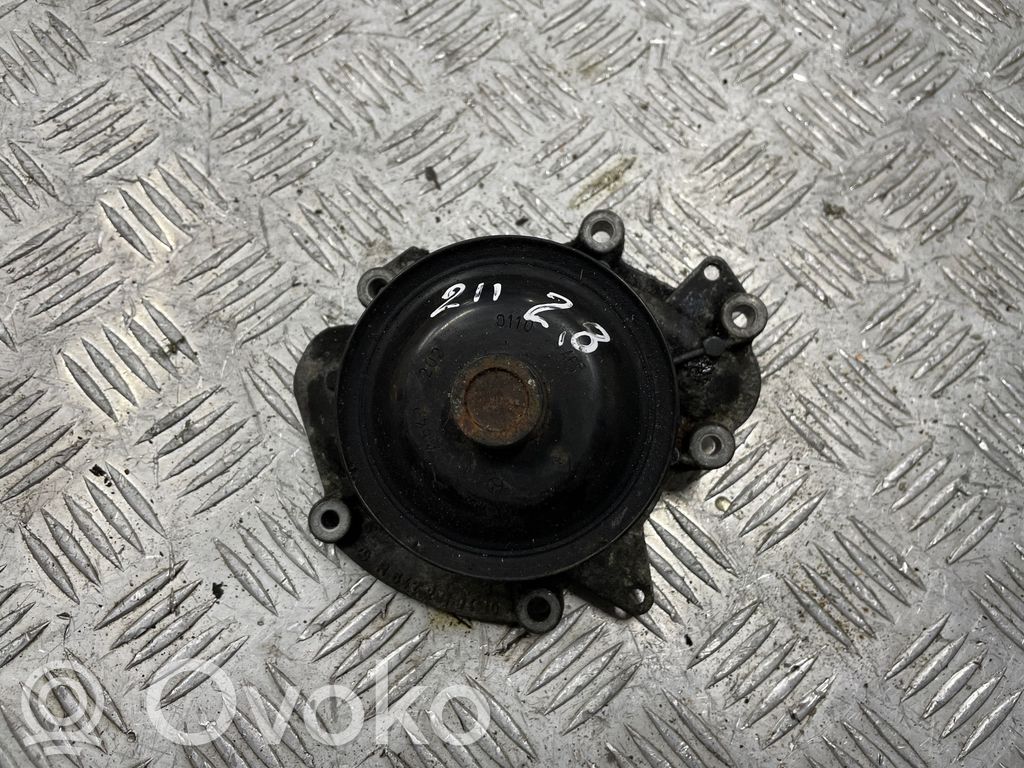 Mercedes-Benz E W211 Pompe de circulation d'eau 