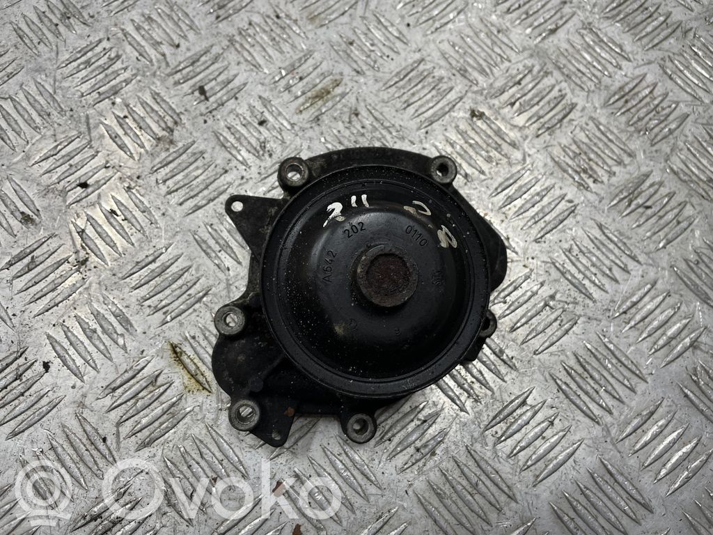 Mercedes-Benz E W211 Pompe de circulation d'eau 