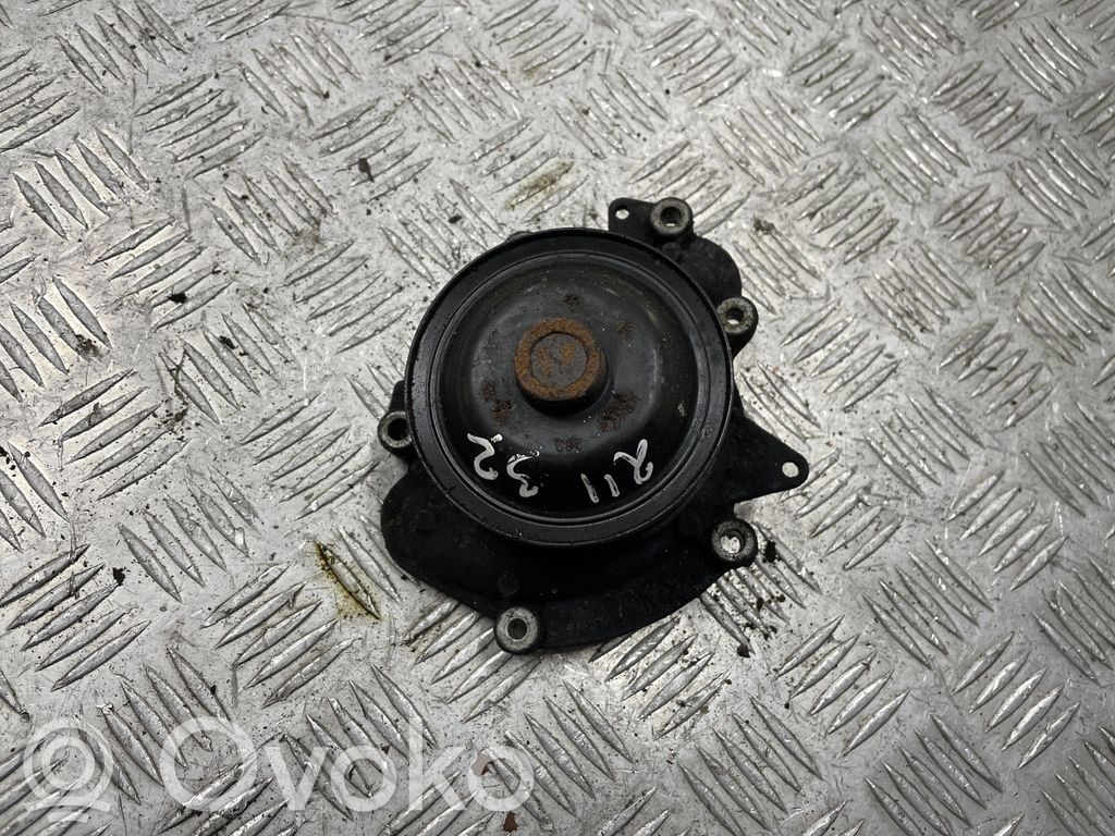 Mercedes-Benz E W211 Pompe de circulation d'eau 